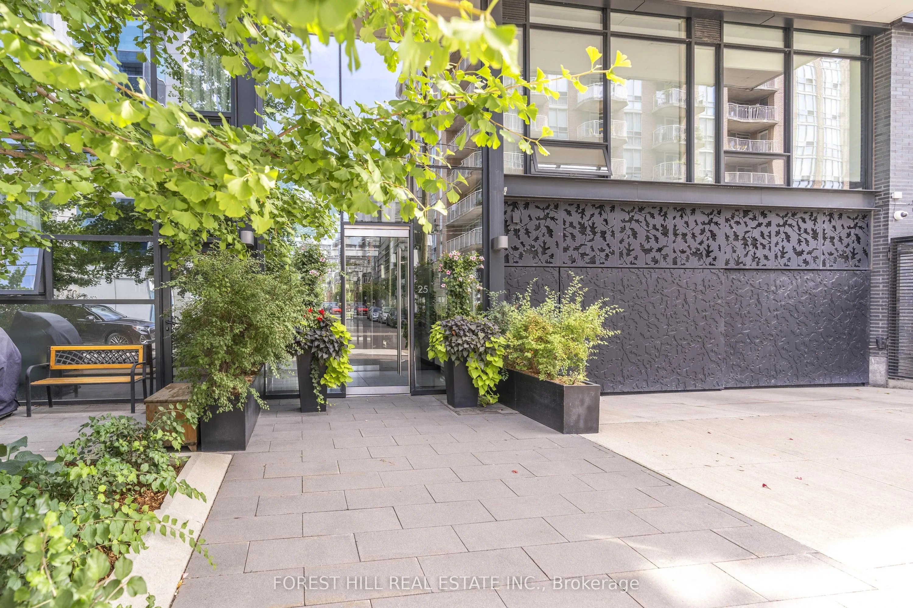 25 Stafford Street #611