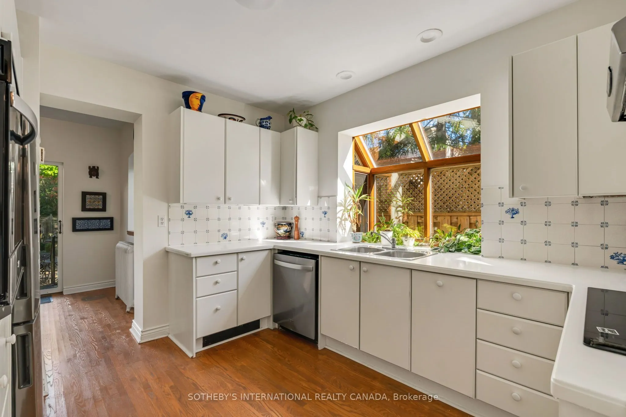 38 Chaplin Crescent