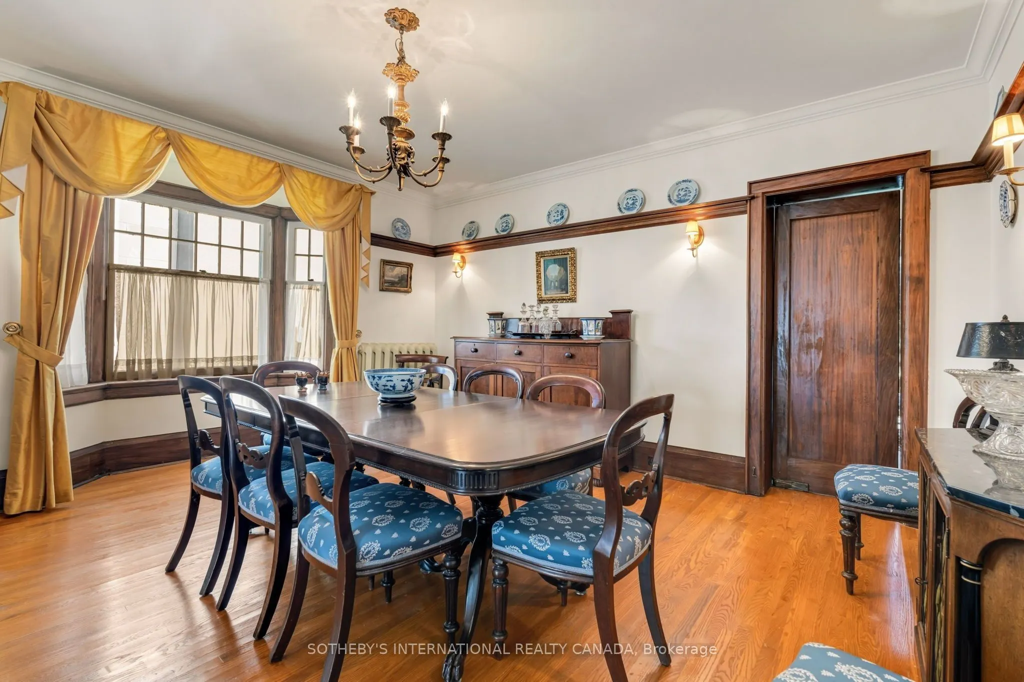 38 Chaplin Crescent