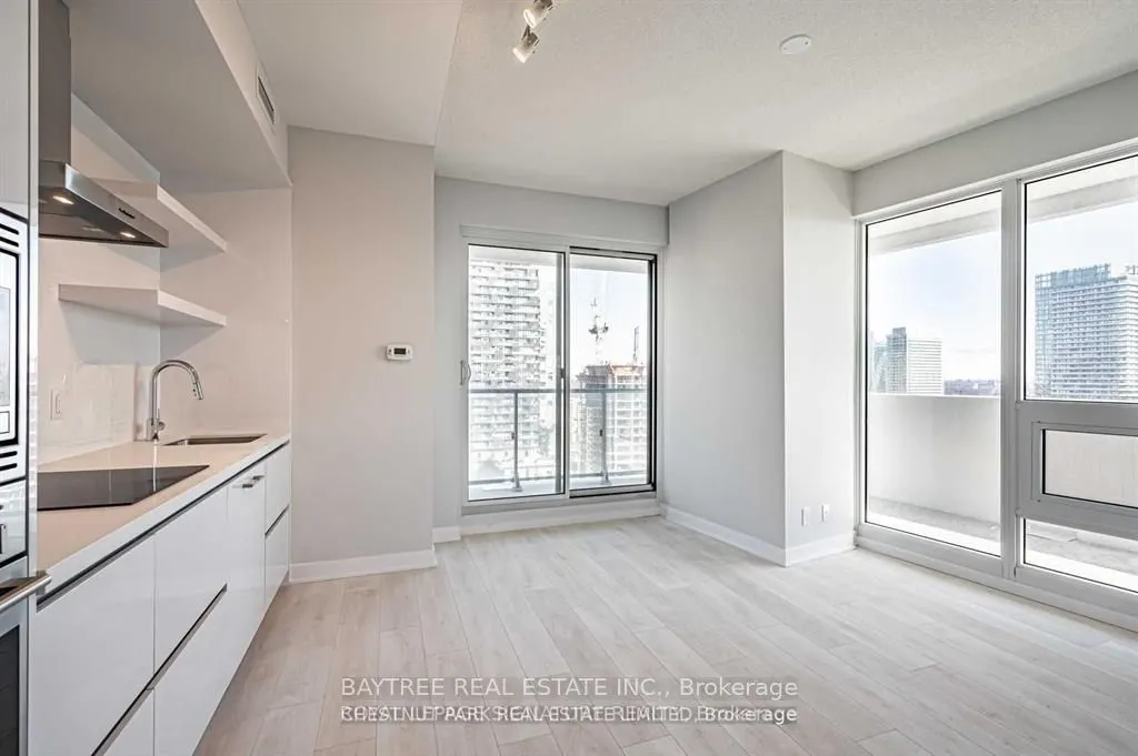 2221 Yonge Street #1202