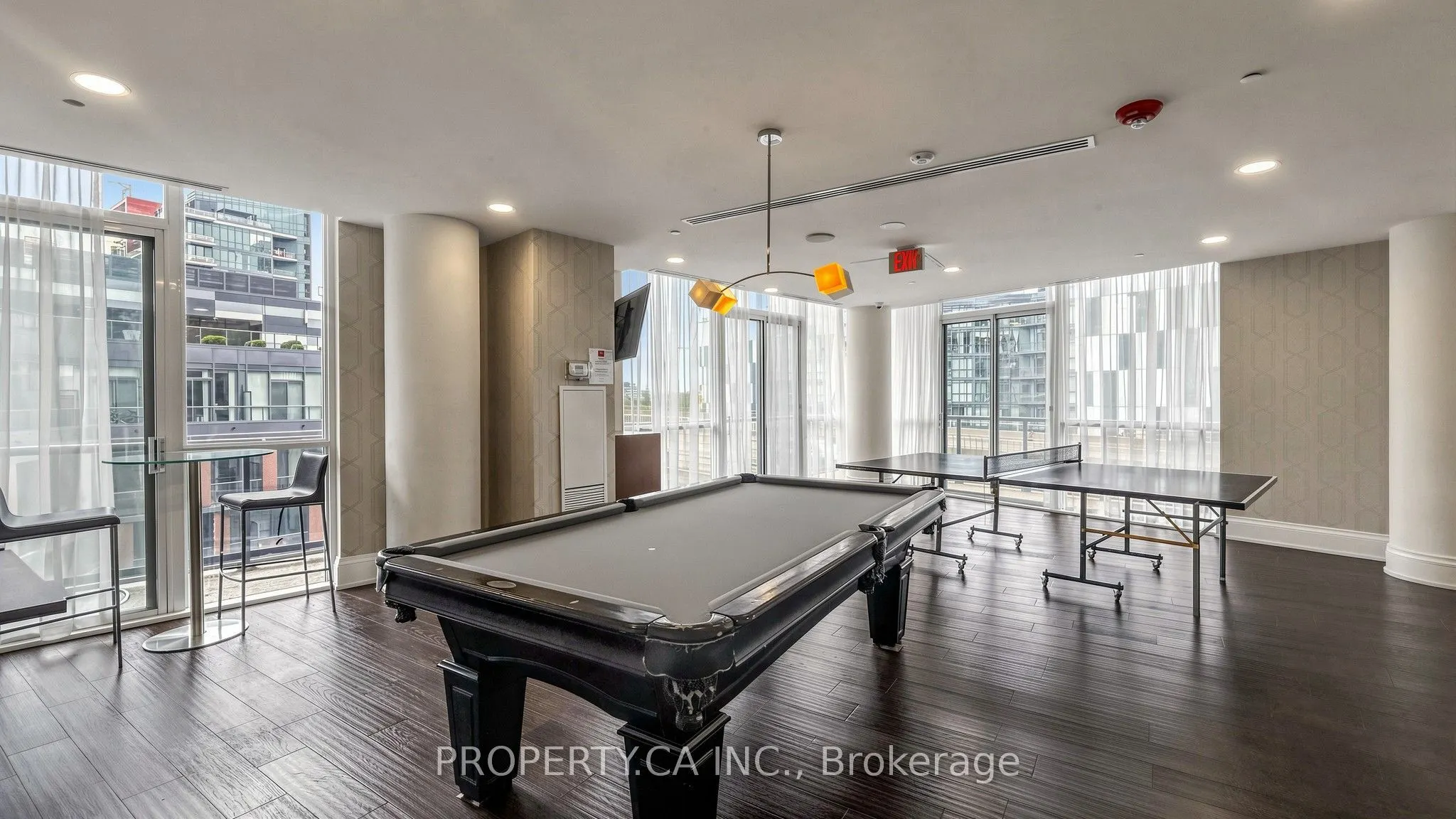 20 Bruyeres Mews #1202