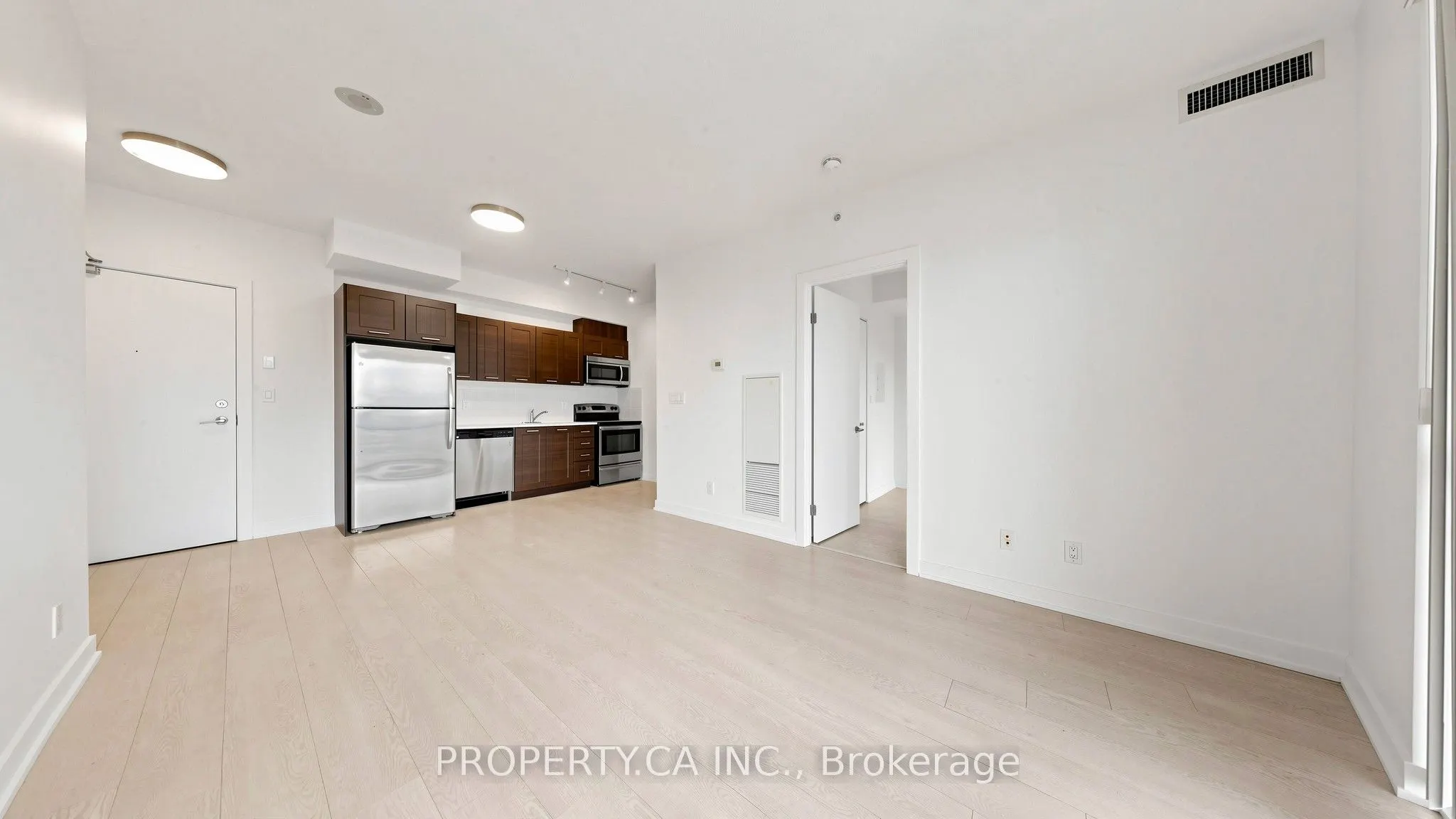 20 Bruyeres Mews #1202