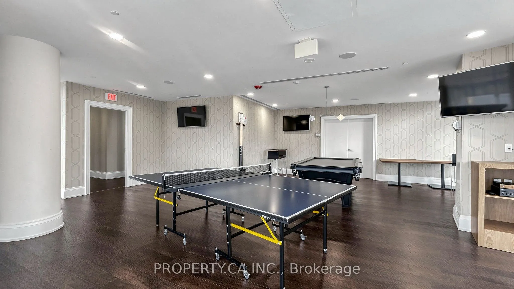 20 Bruyeres Mews #1202