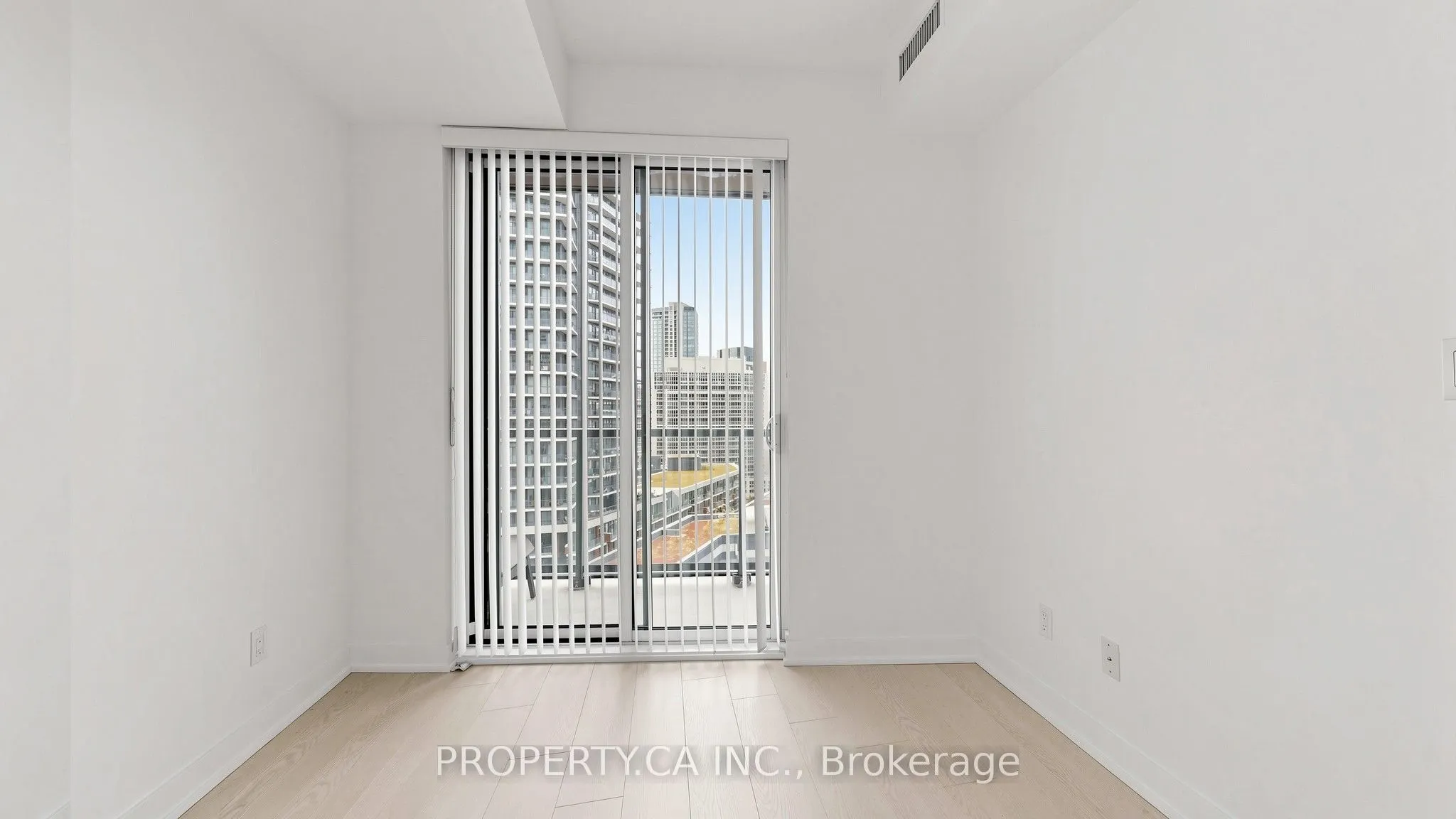 20 Bruyeres Mews #1202