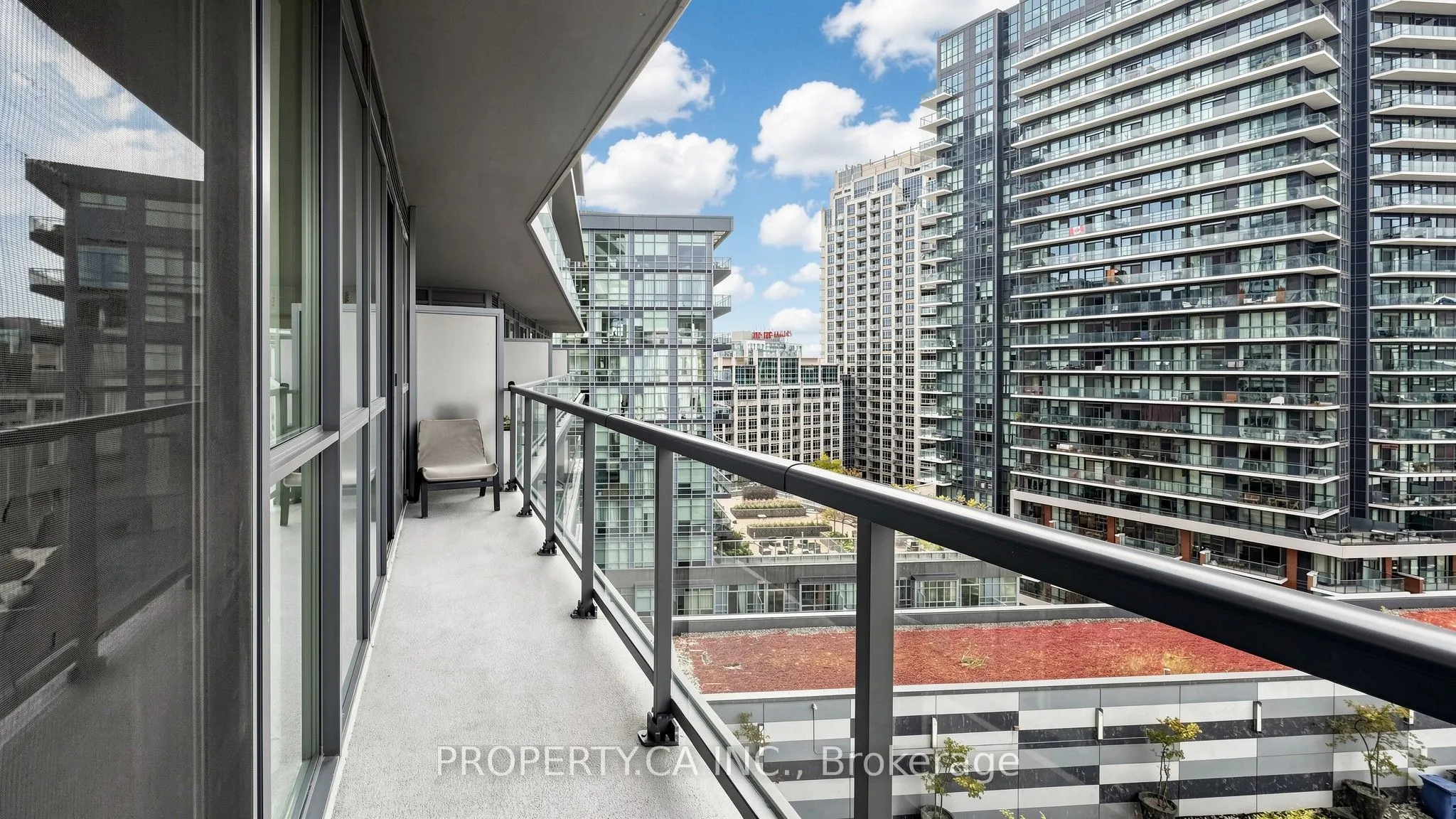 20 Bruyeres Mews #1202