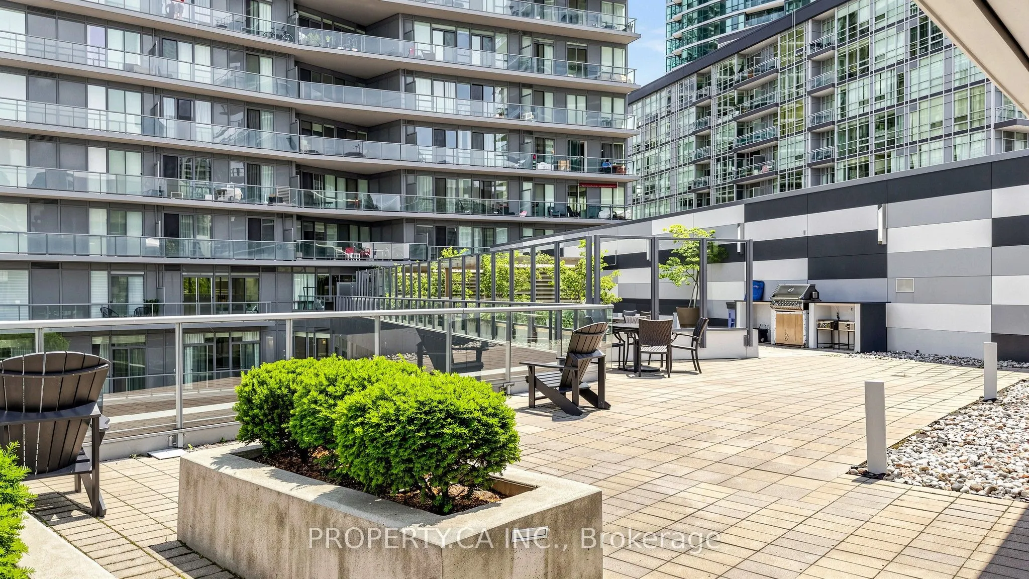 20 Bruyeres Mews #1202
