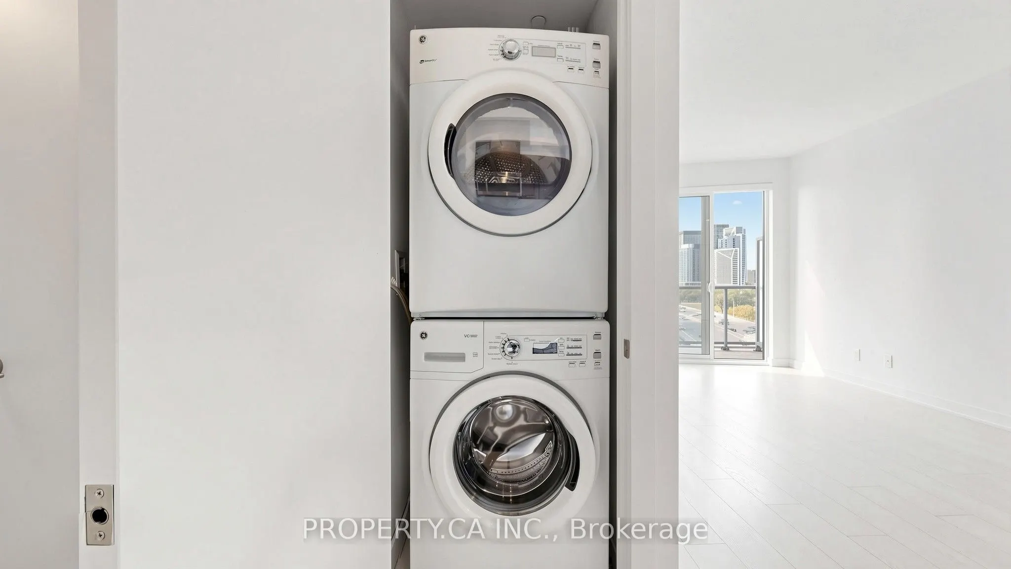 20 Bruyeres Mews #1202