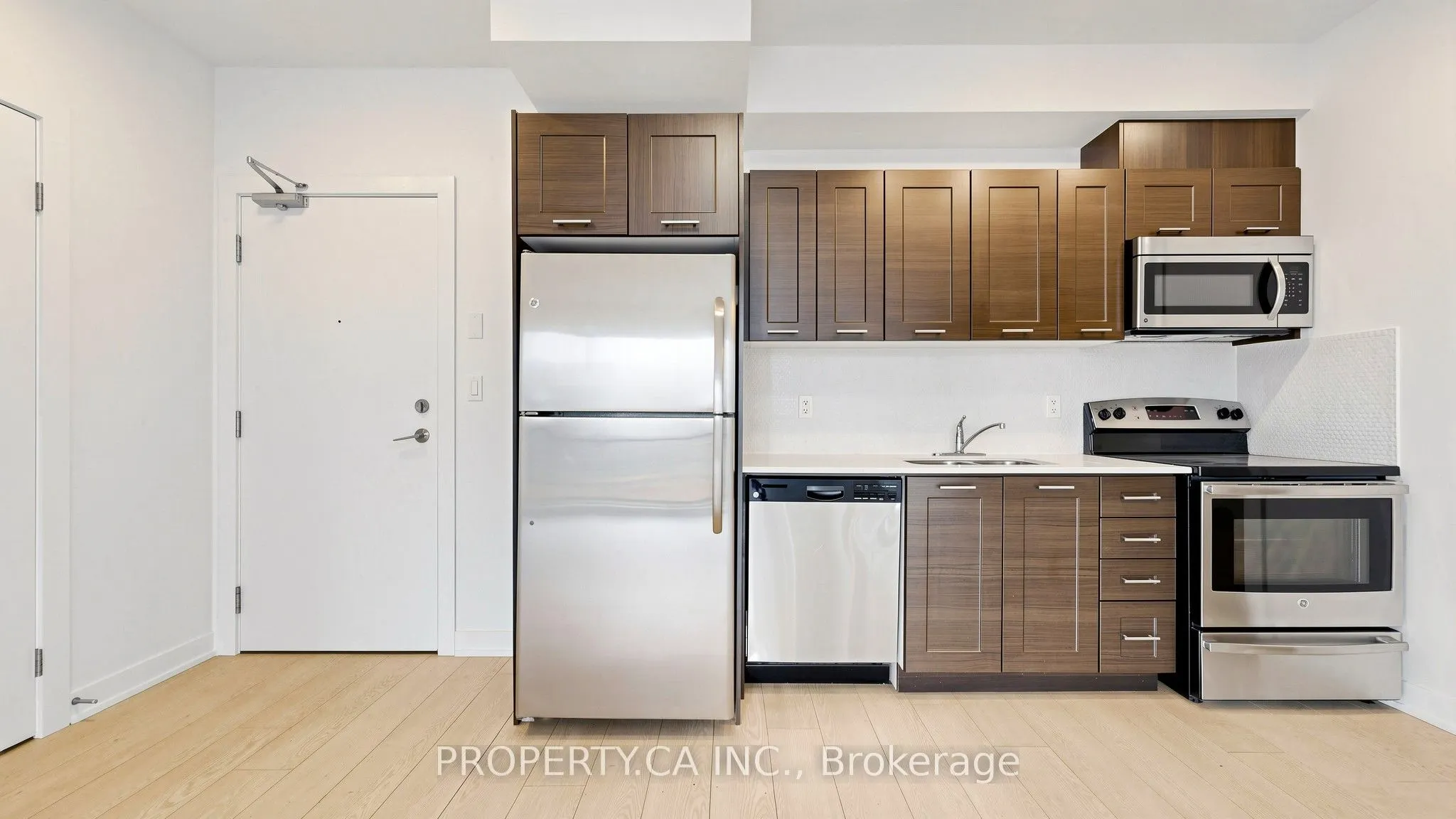 20 Bruyeres Mews #1202