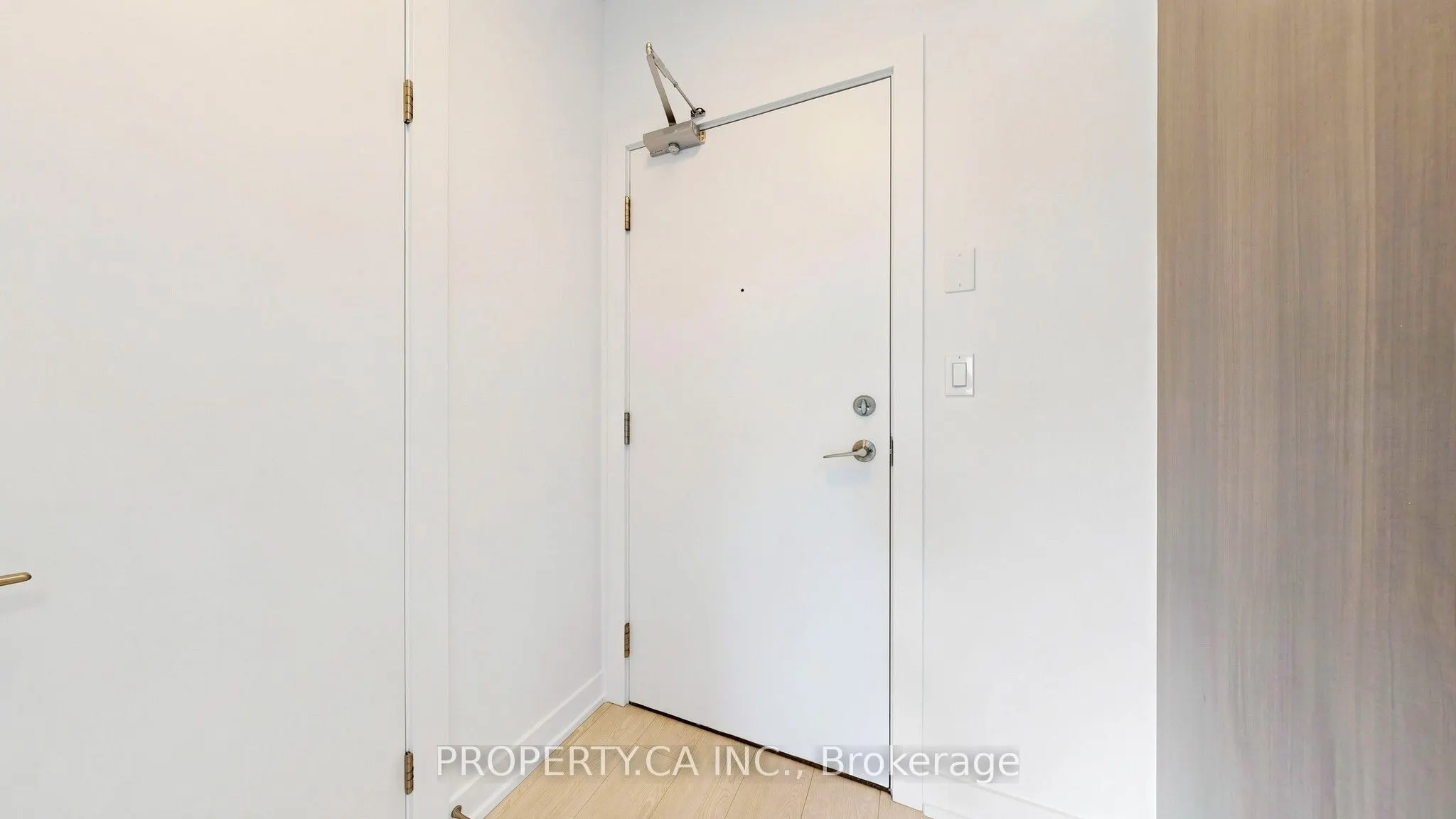 20 Bruyeres Mews #1202