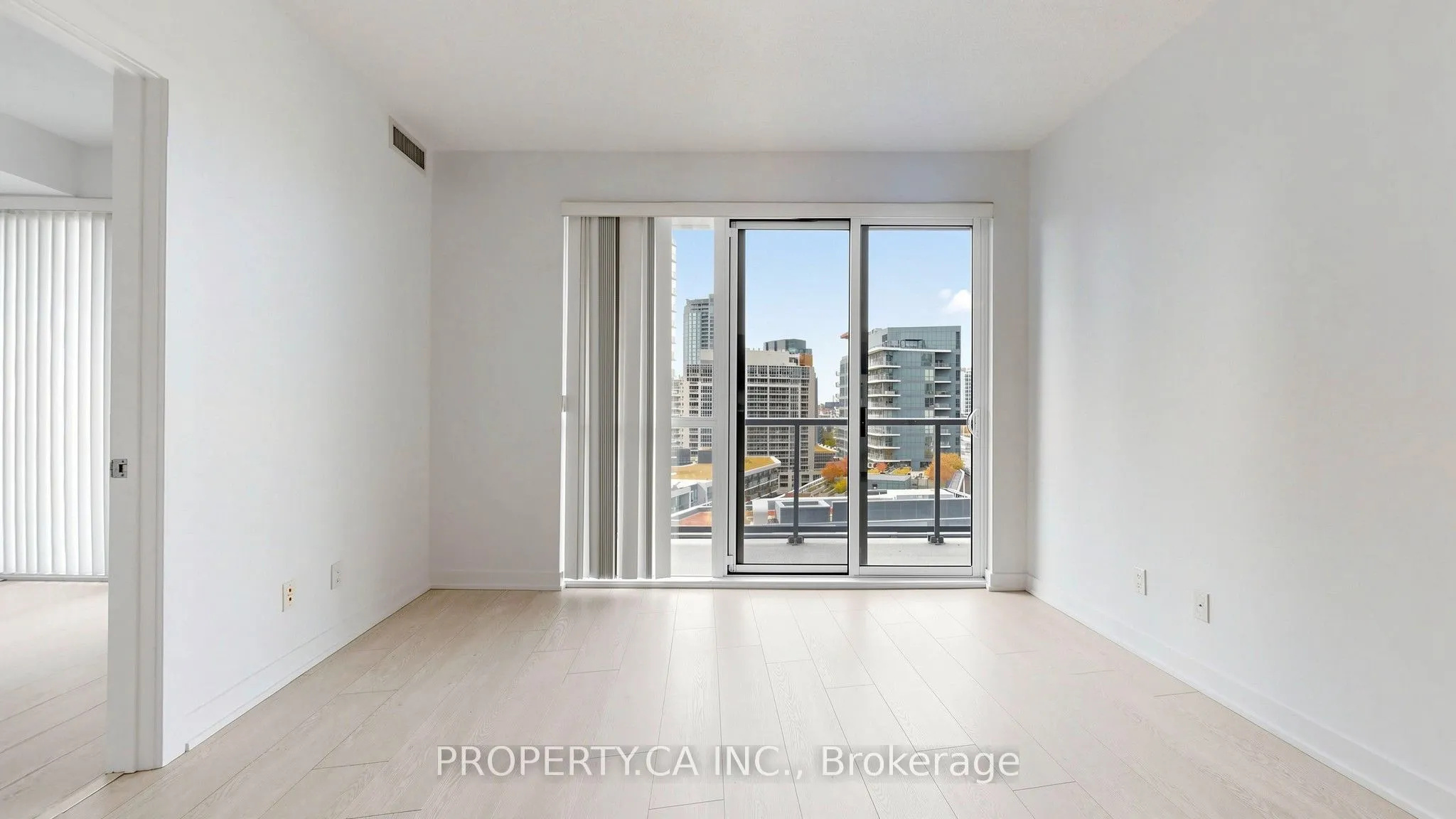 20 Bruyeres Mews #1202
