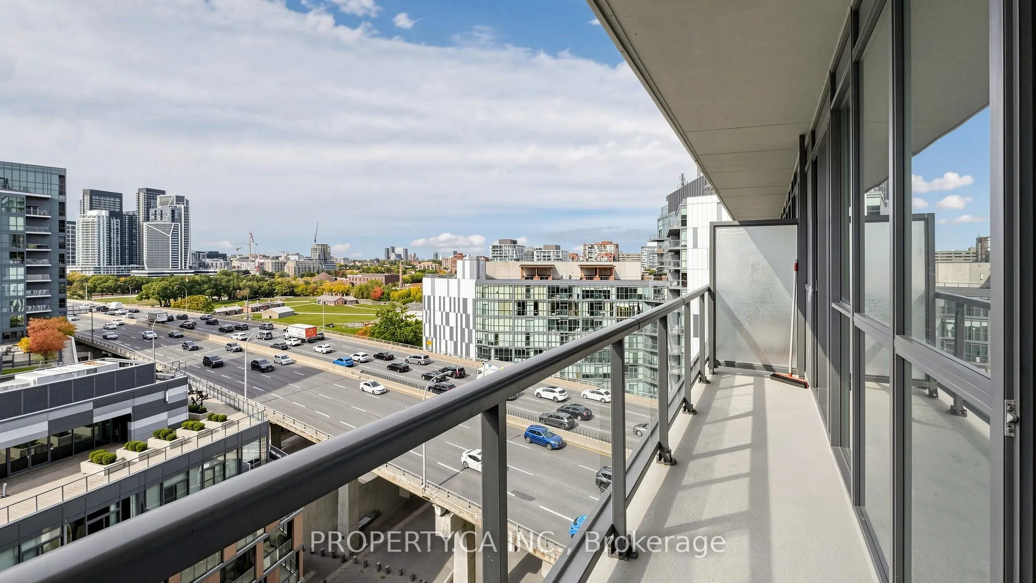 20 Bruyeres Mews #1202