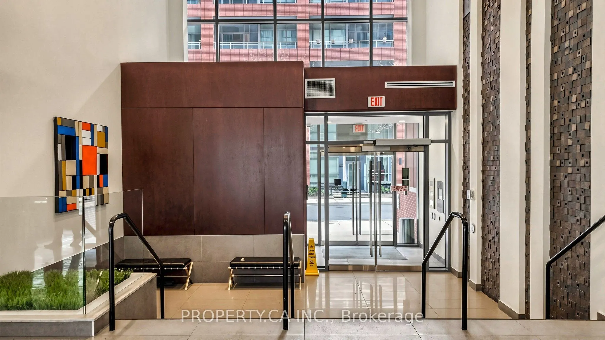 20 Bruyeres Mews #1202