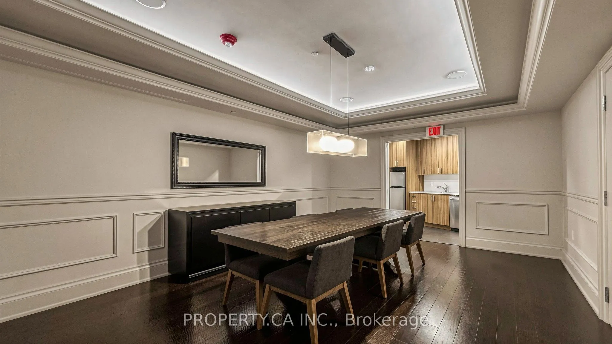 20 Bruyeres Mews #1202