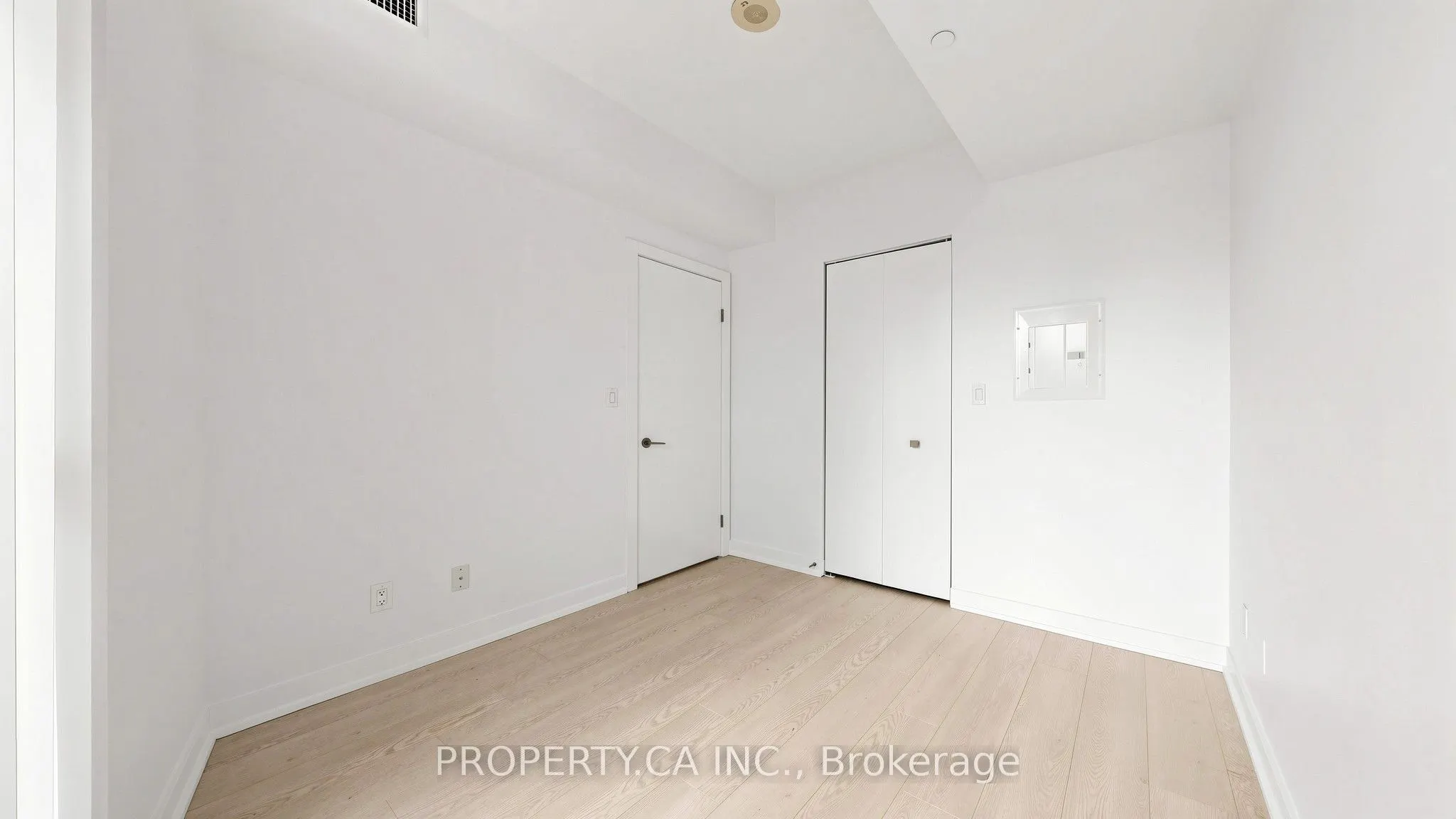 20 Bruyeres Mews #1202