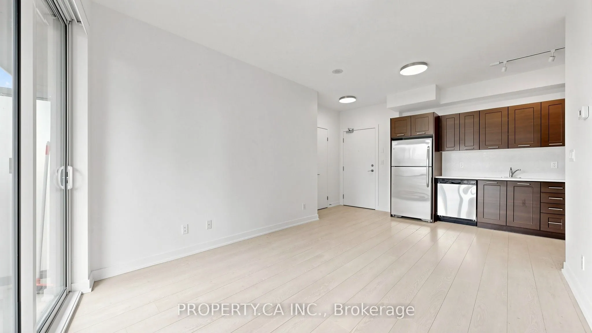20 Bruyeres Mews #1202