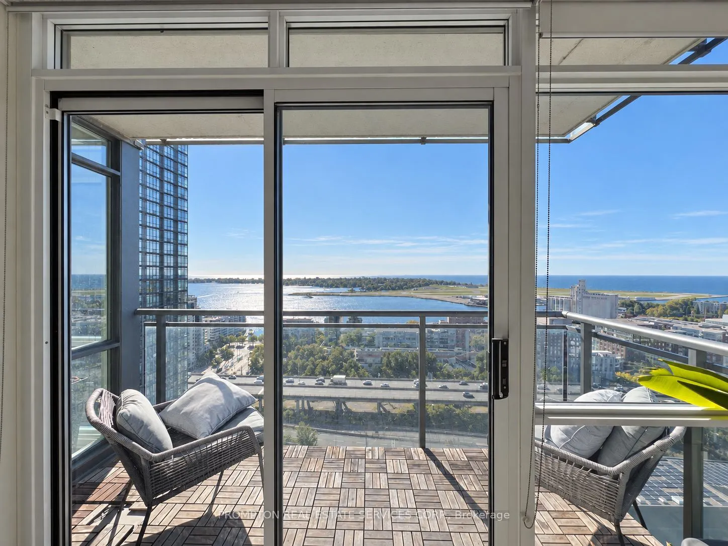 15 Fort York Boulevard #2812