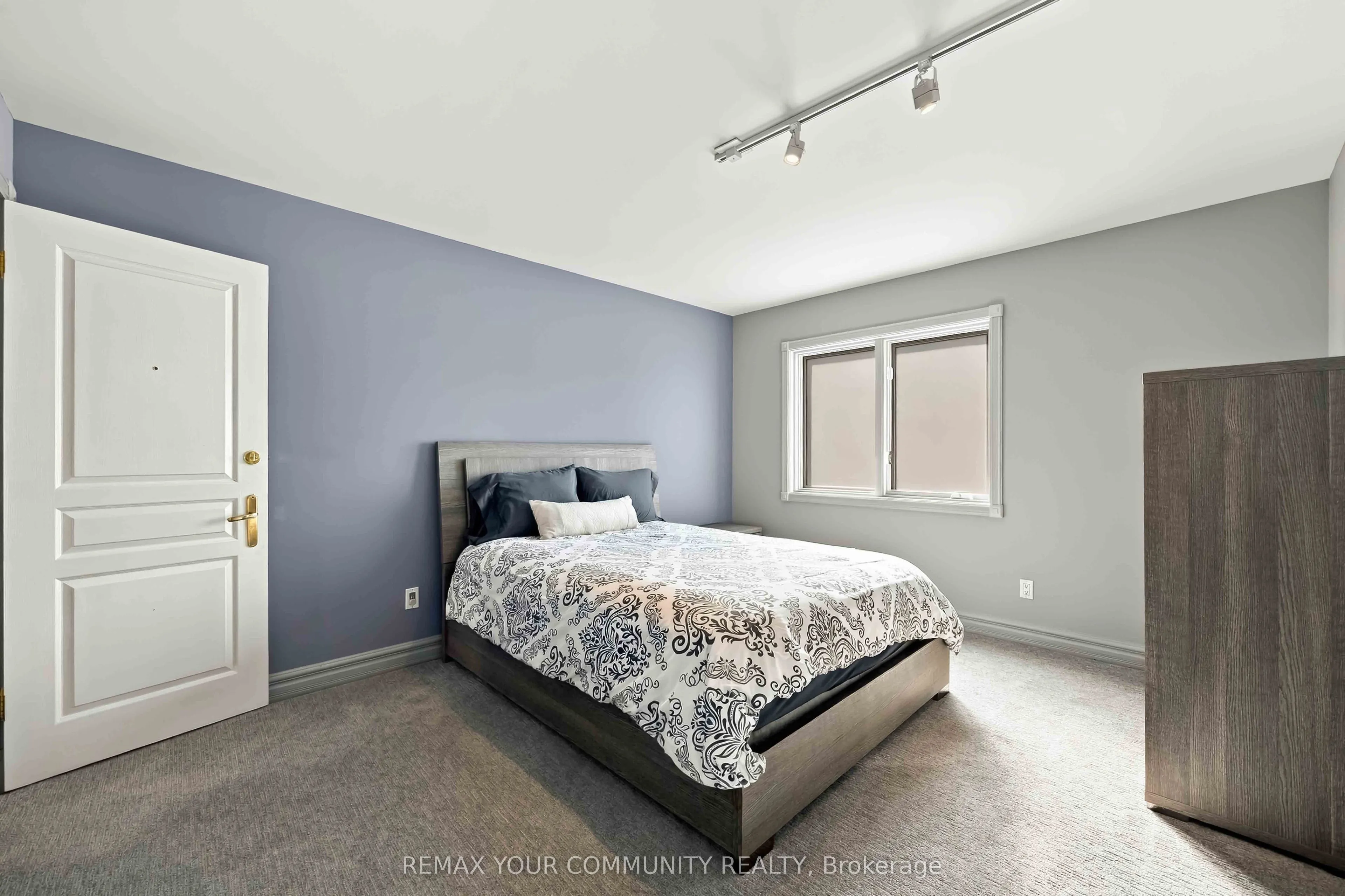 571 Old Orchard Grove