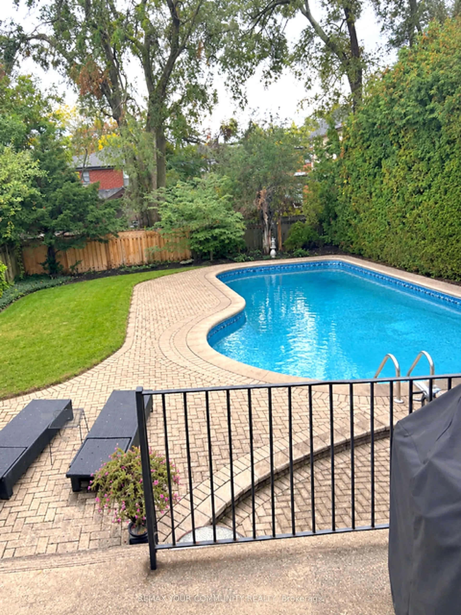 571 Old Orchard Grove