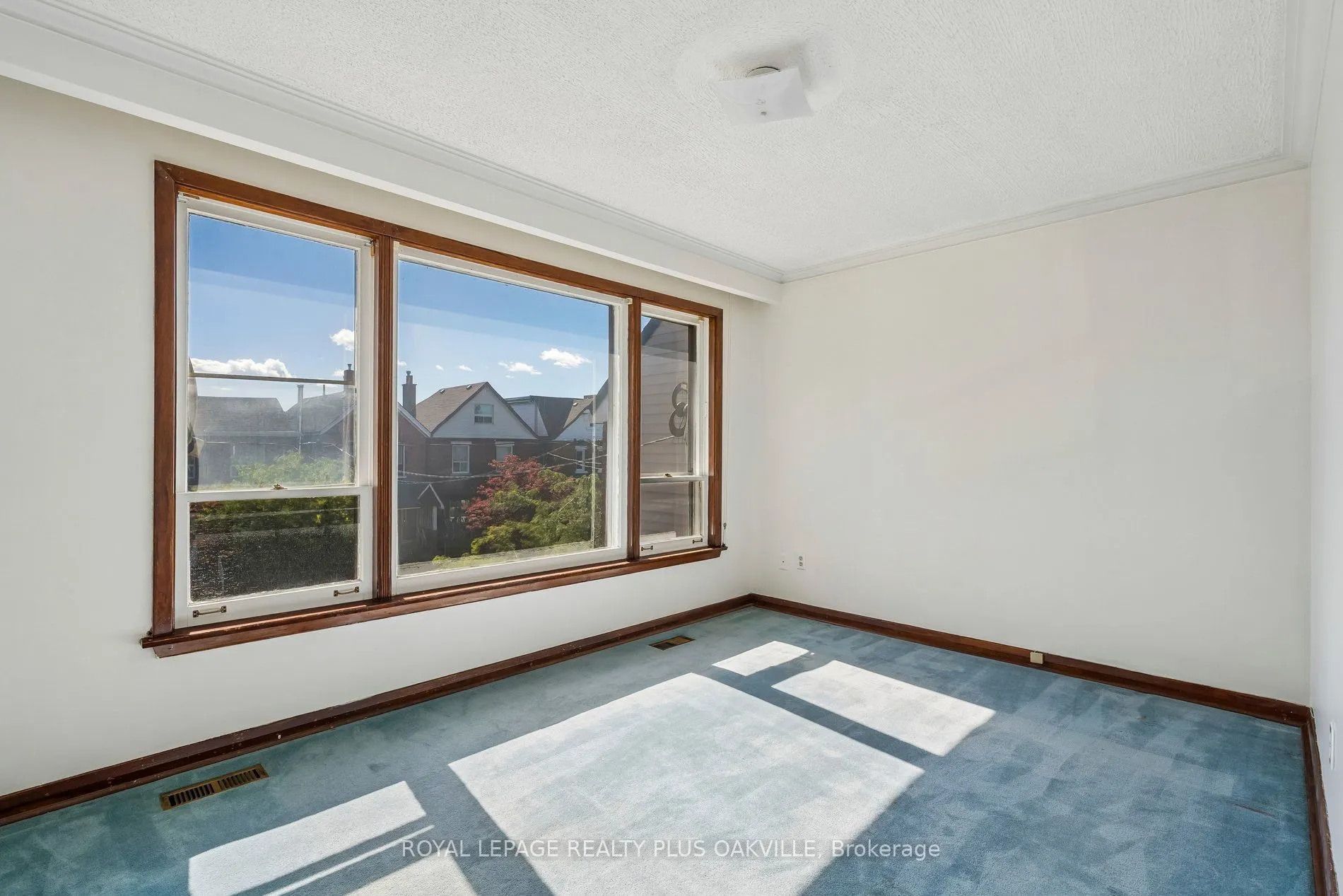 72a Lindsey Avenue