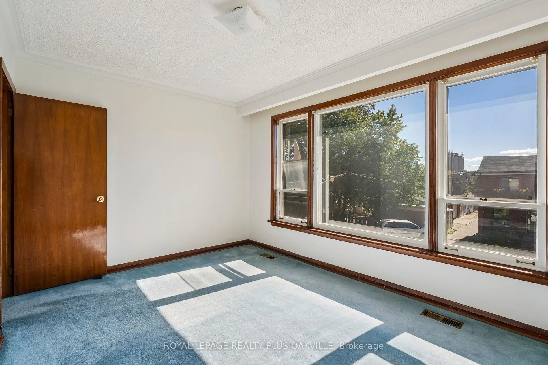72a Lindsey Avenue