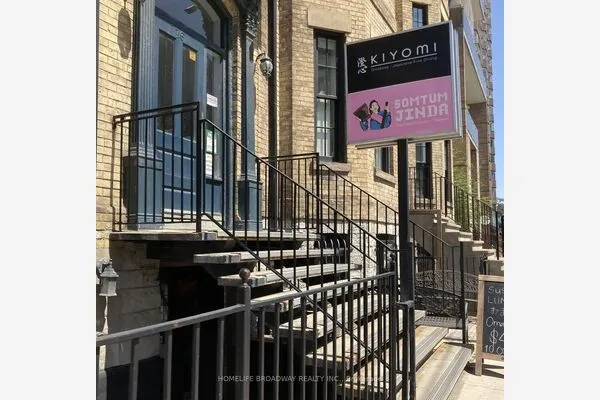 76 Gerrard Street E