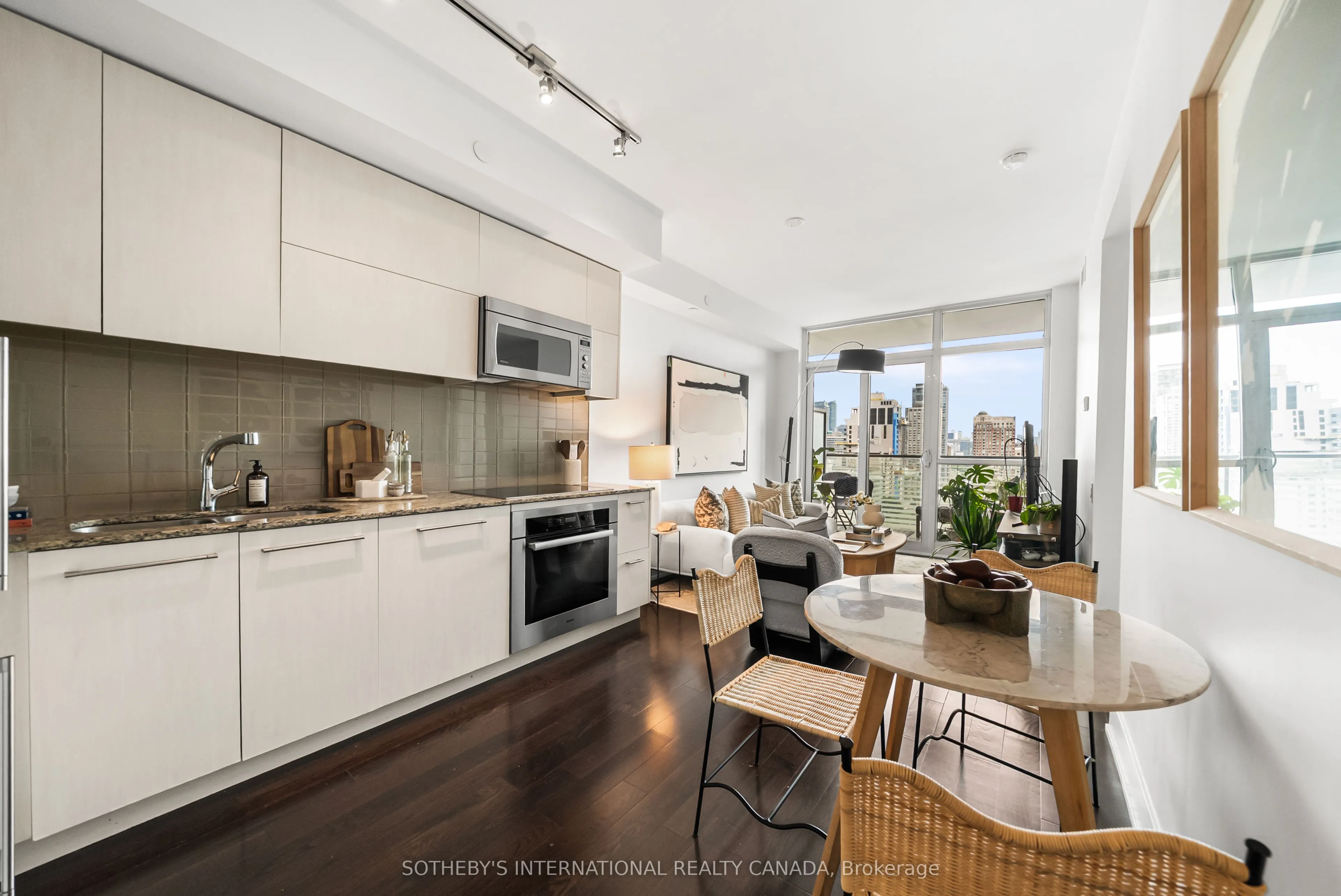 170 Avenue Road #1503