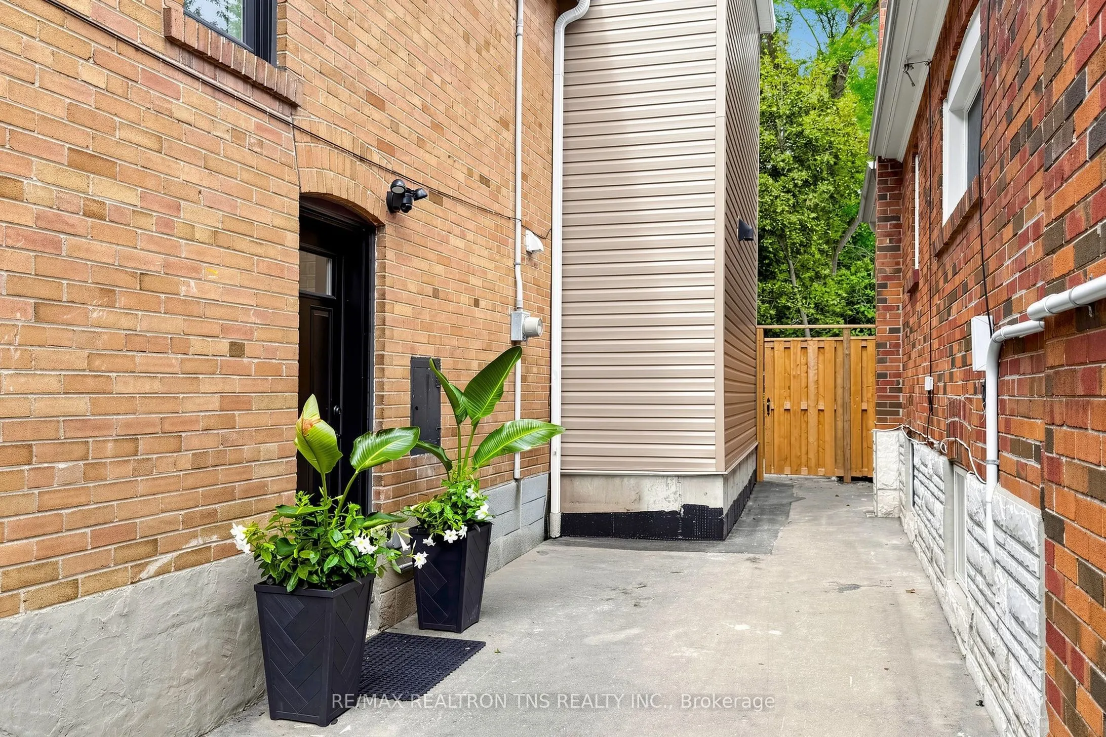 136 Glenvale Boulevard