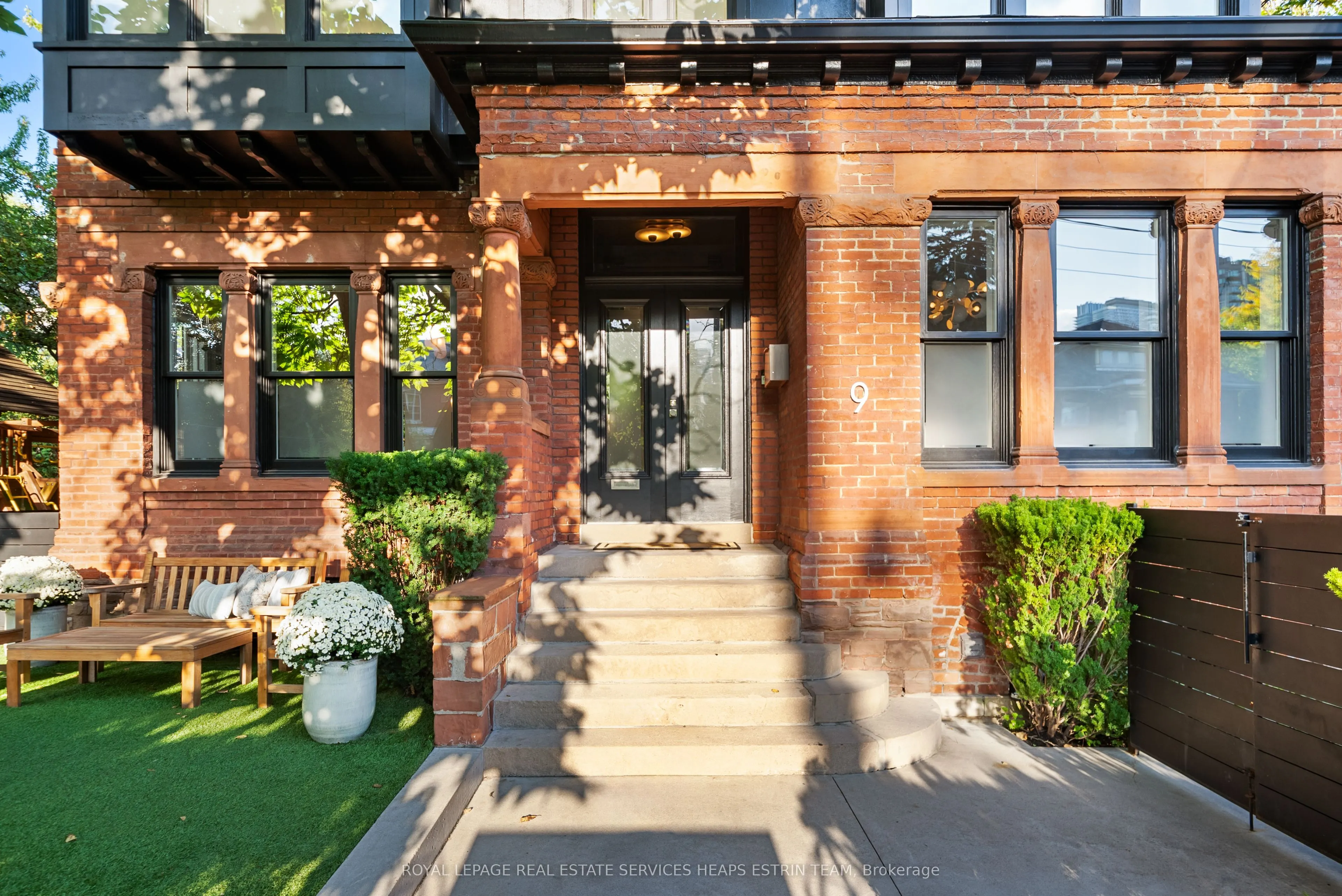 9 Sherbourne Street N