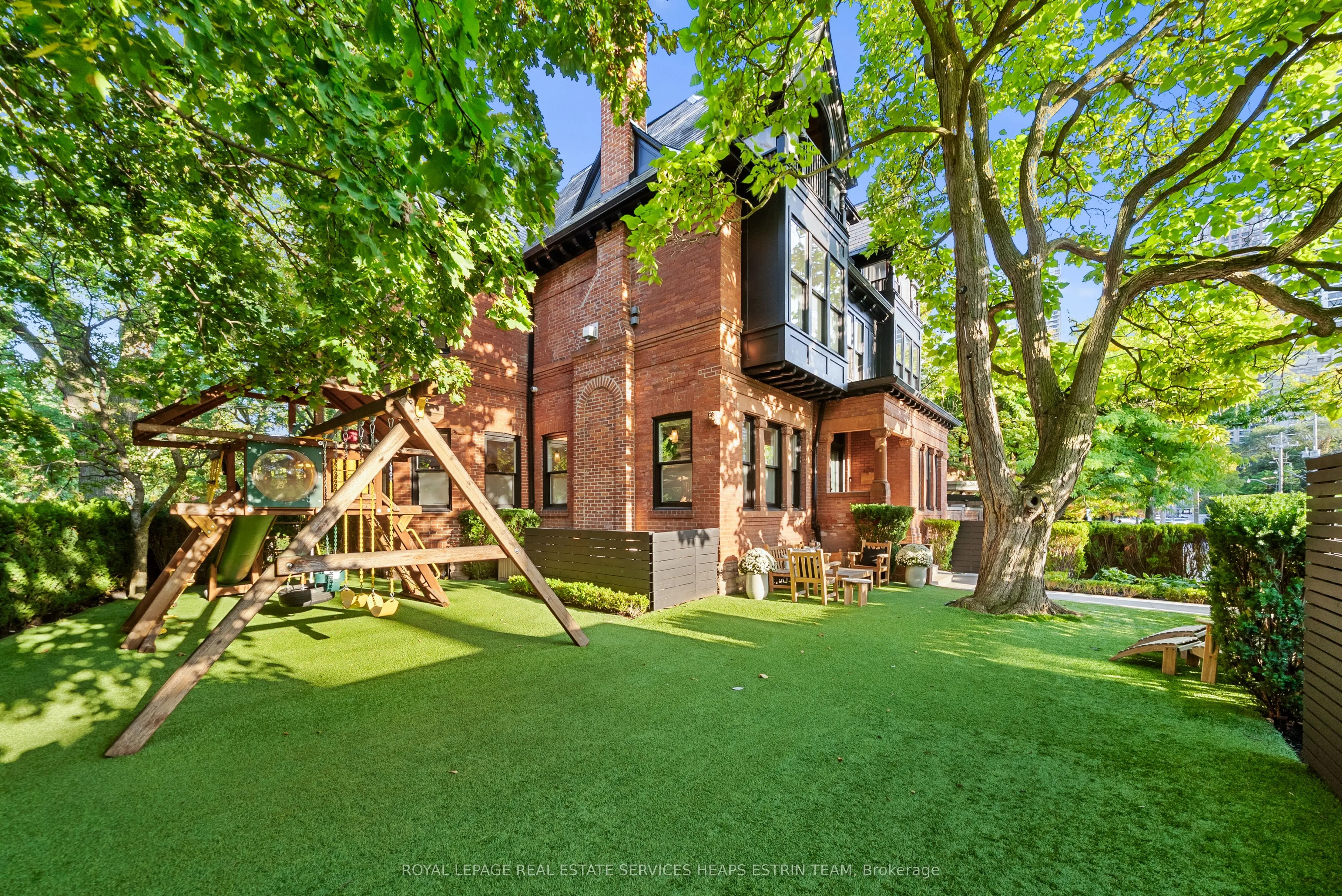 9 Sherbourne Street N