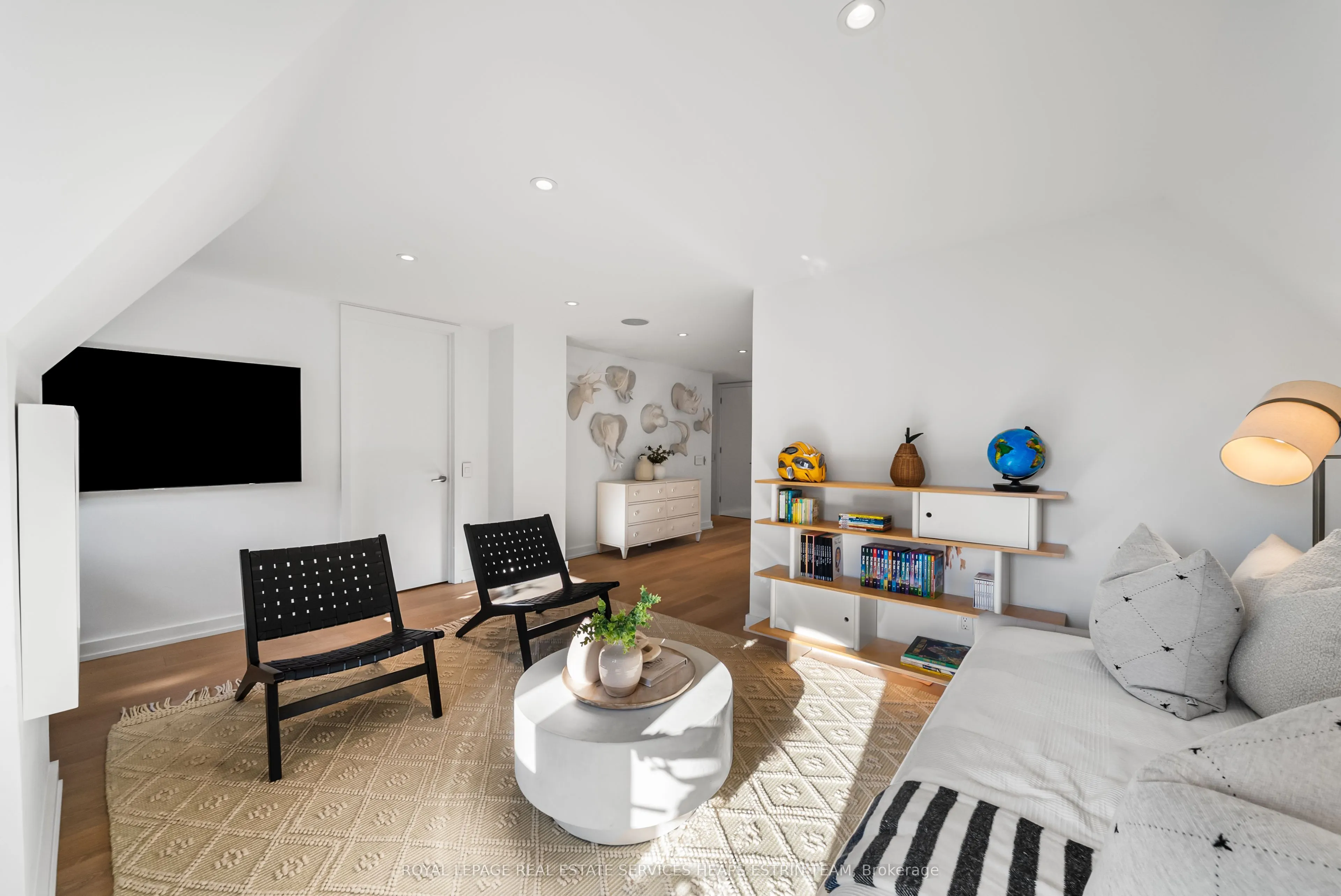 9 Sherbourne Street N