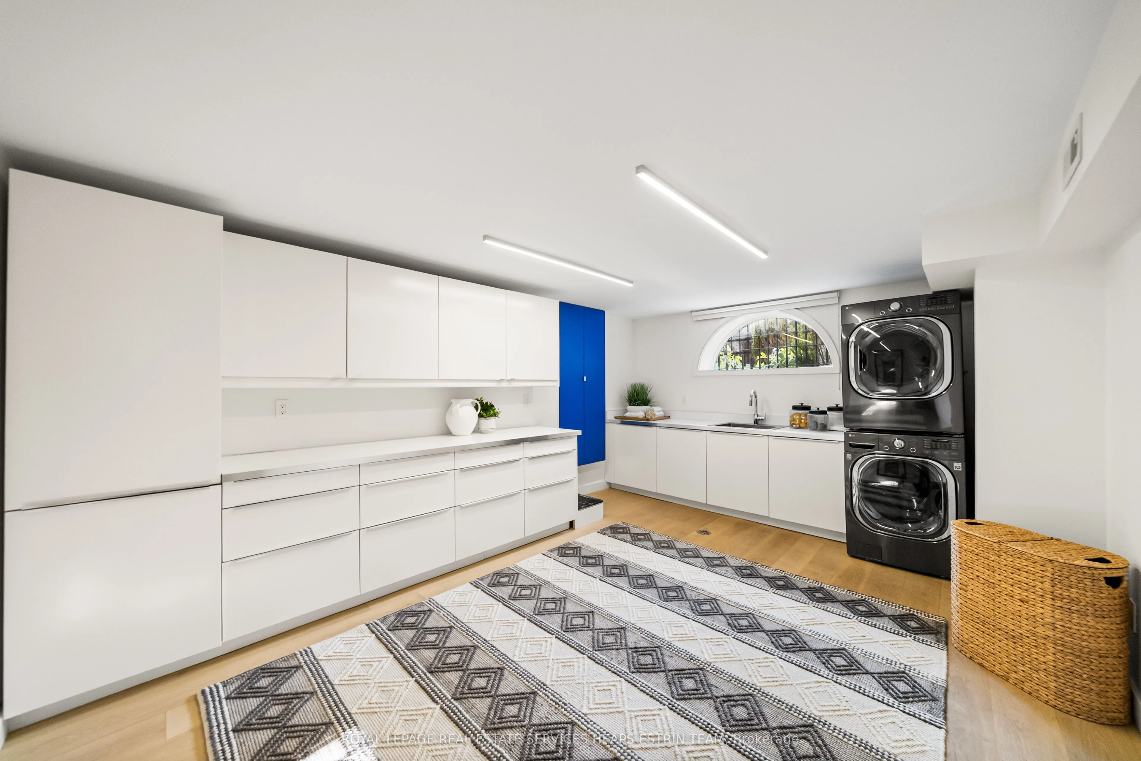 9 Sherbourne Street N