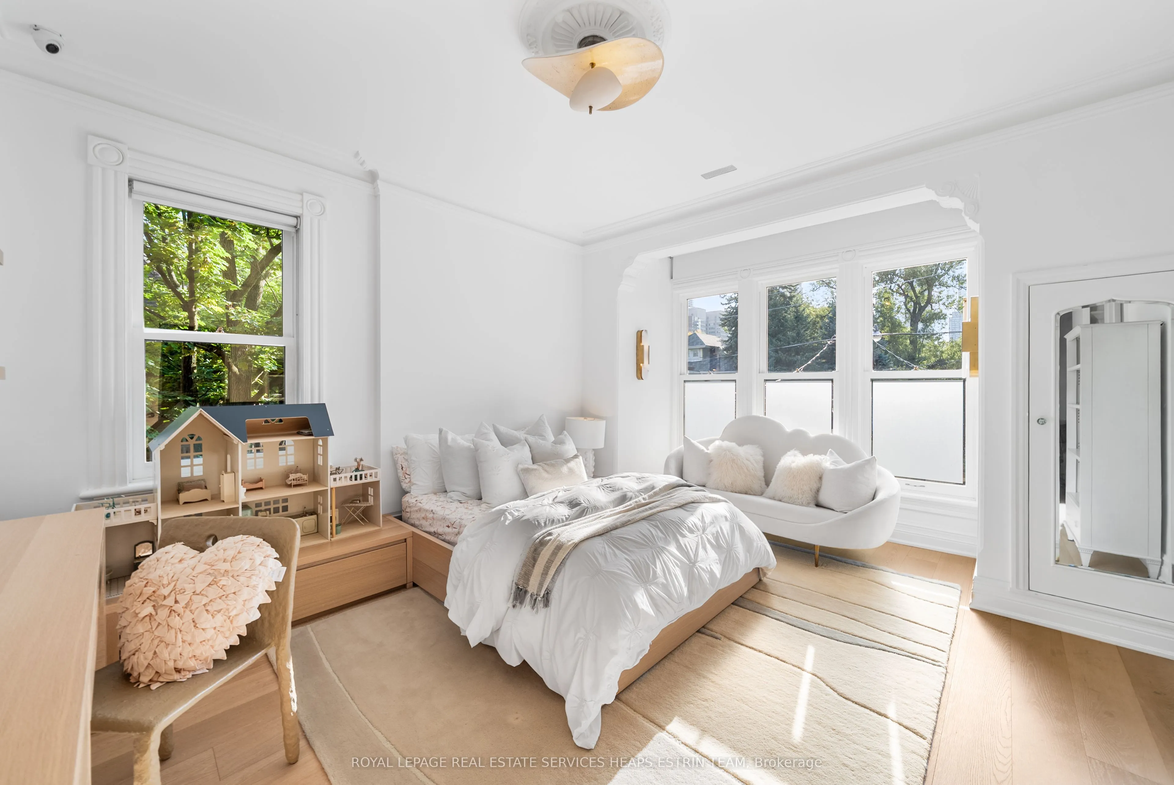 9 Sherbourne Street N