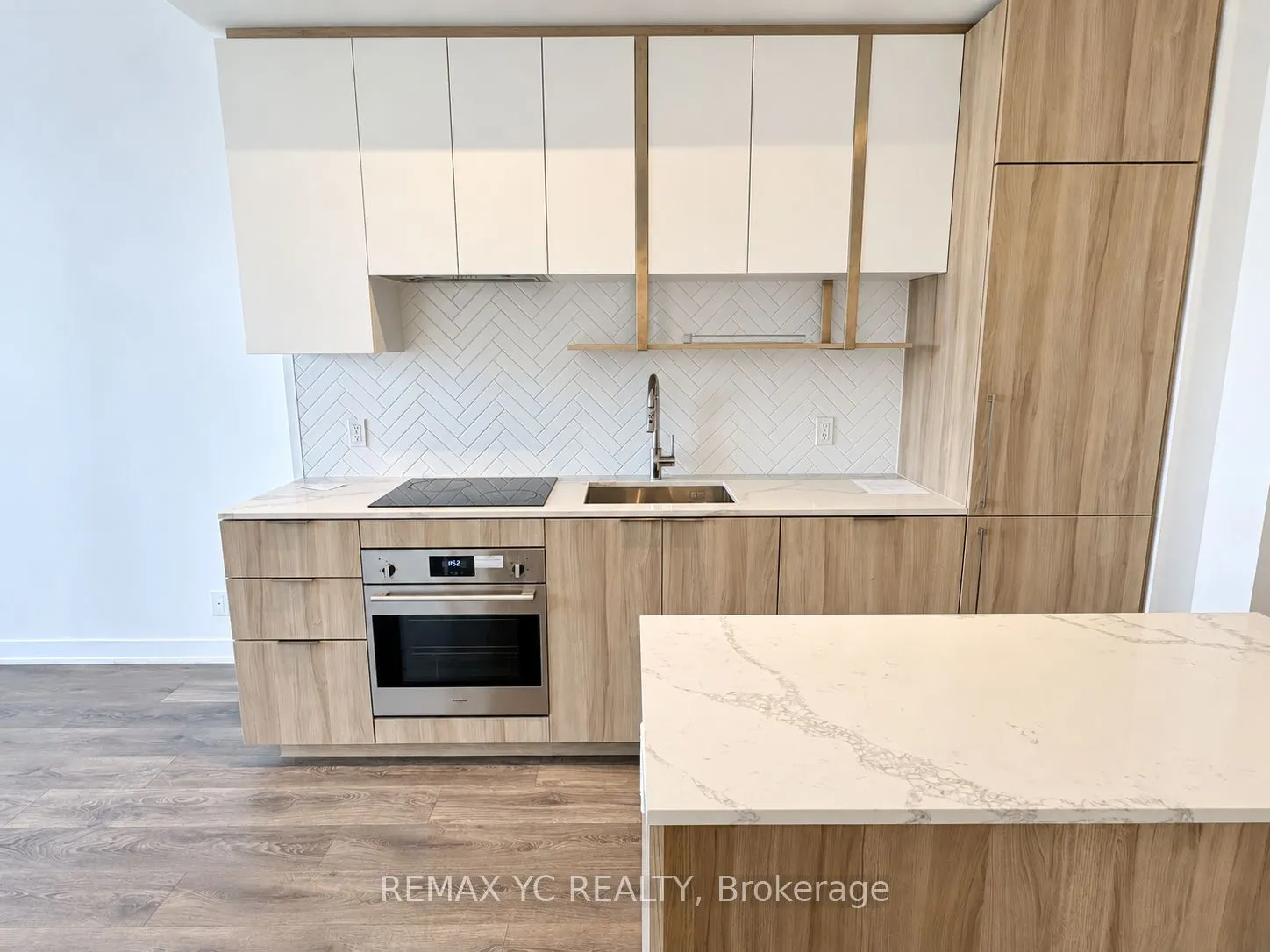 15 Holmes Avenue #810