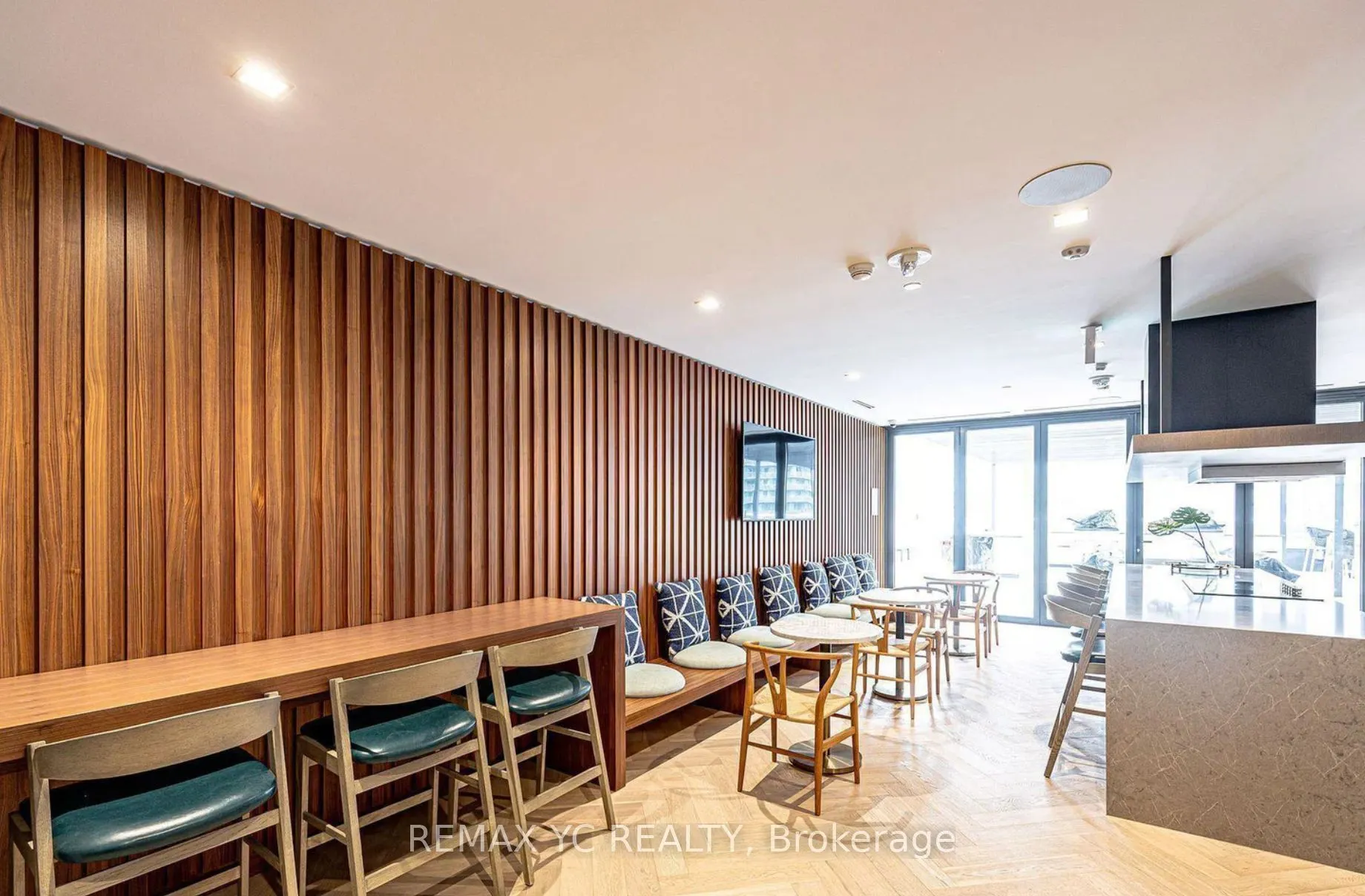15 Holmes Avenue #810