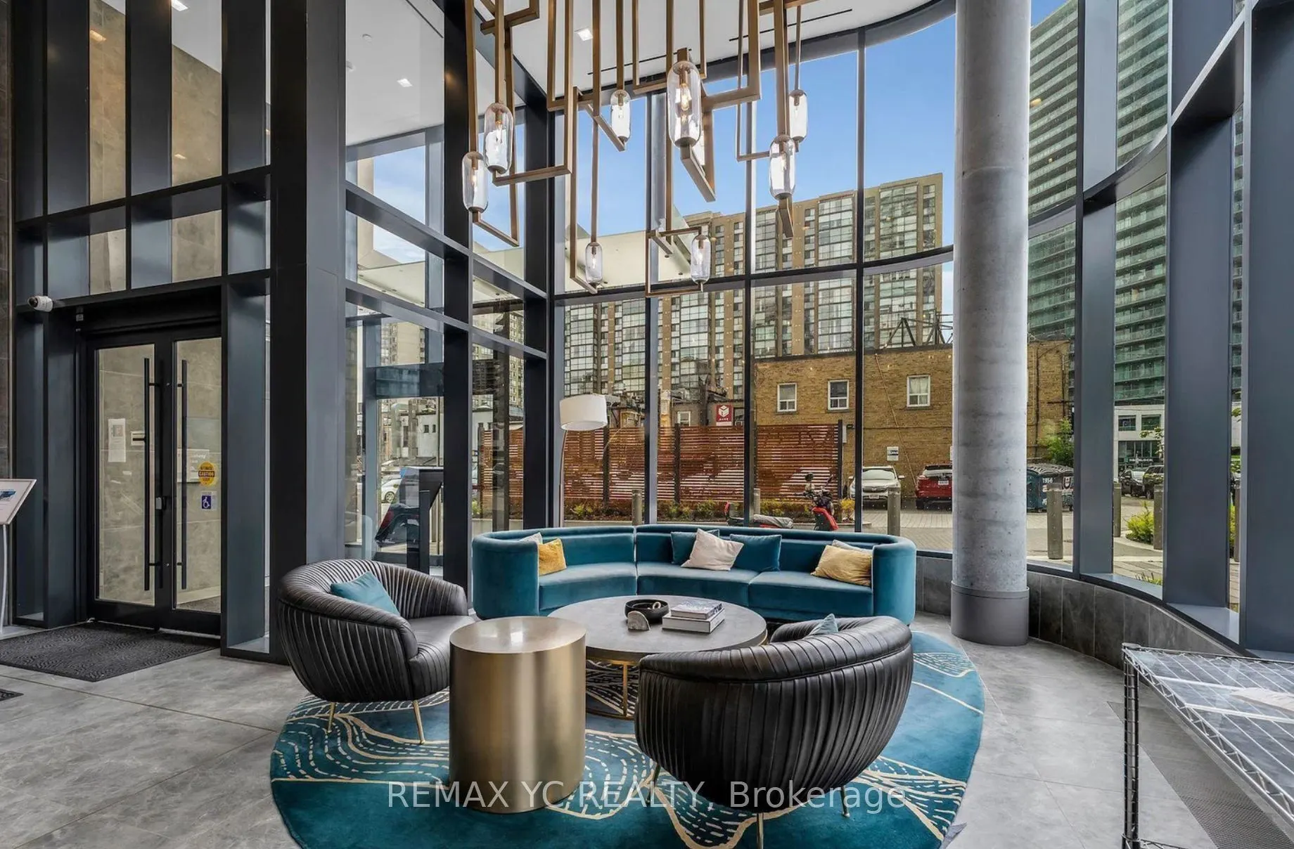 15 Holmes Avenue #810
