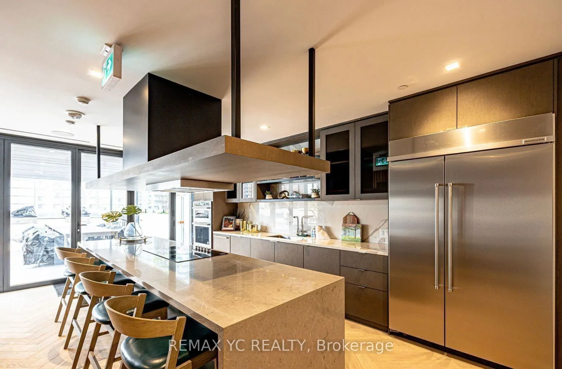 15 Holmes Avenue #810