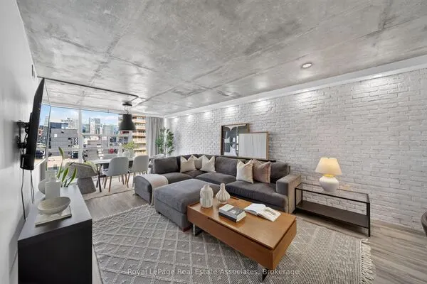 705 King Street W