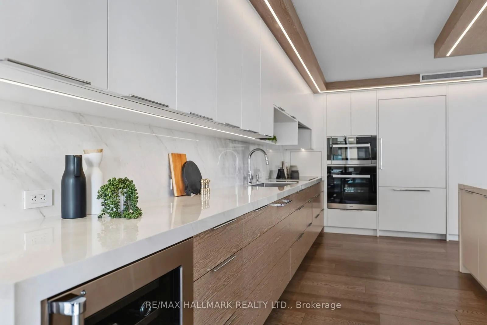 240 Heath Street W #1401
