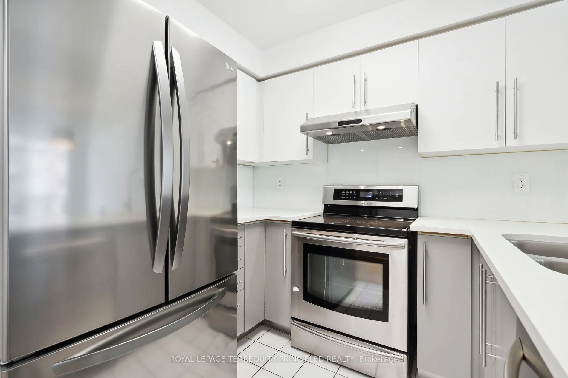 942 Yonge Street #418