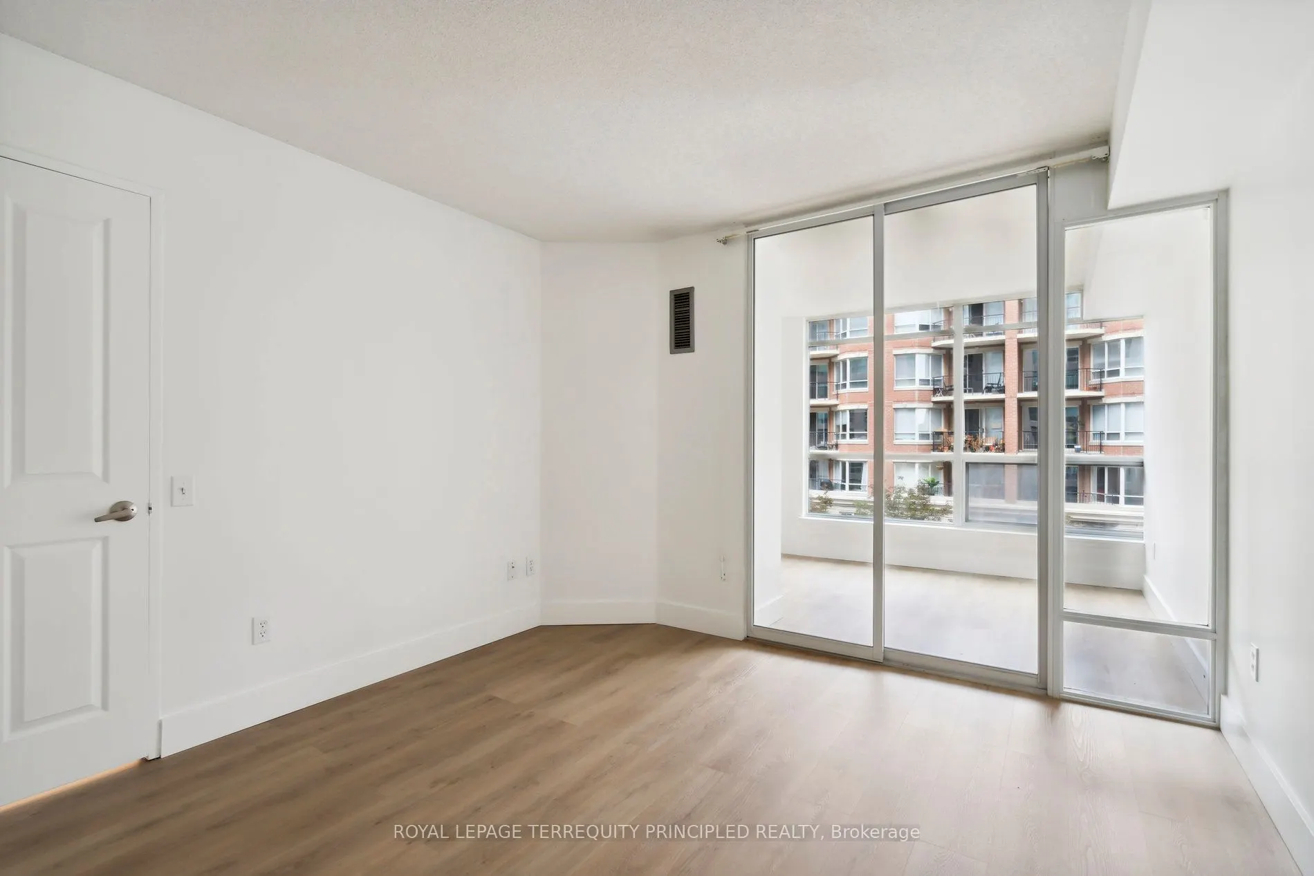 942 Yonge Street #418