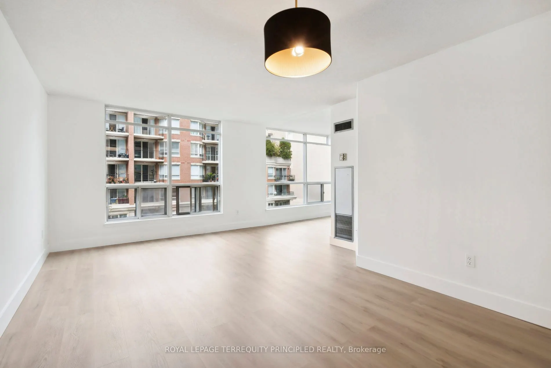 942 Yonge Street #418