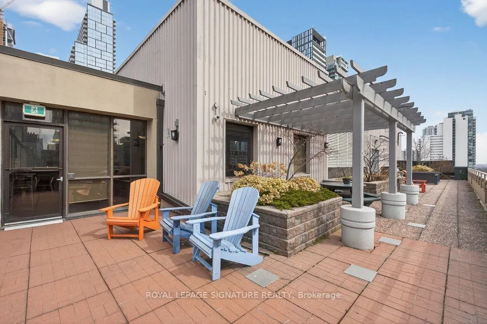 555 Yonge Street #707