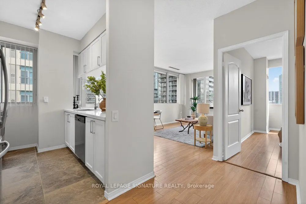 555 Yonge Street #707