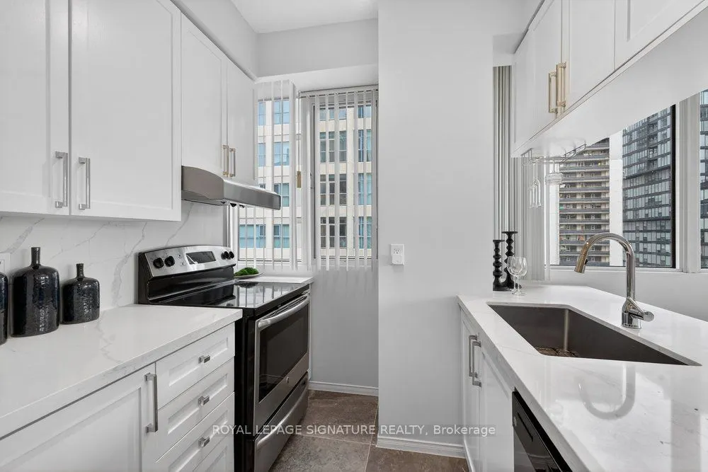 555 Yonge Street #707