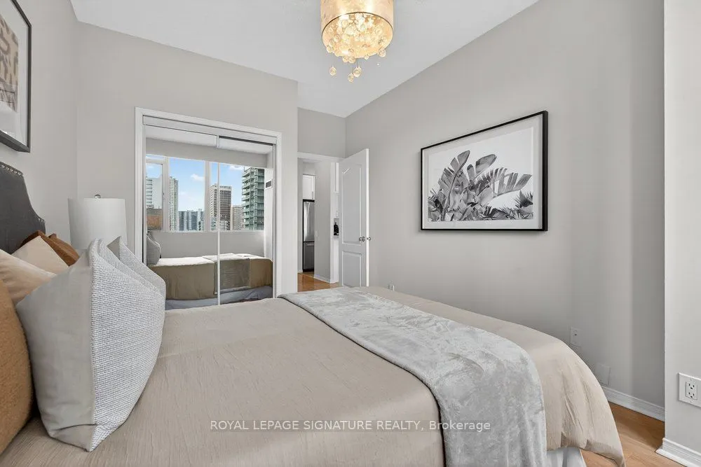 555 Yonge Street #707