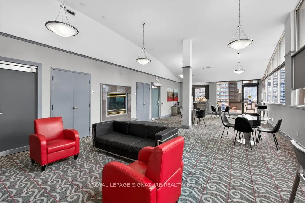 555 Yonge Street #707
