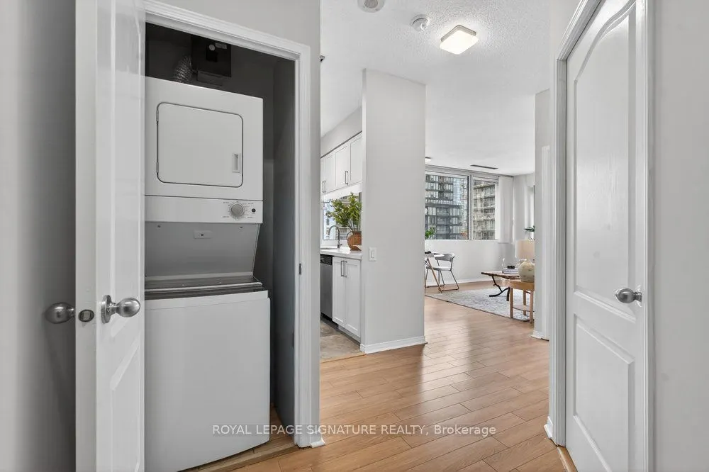 555 Yonge Street #707