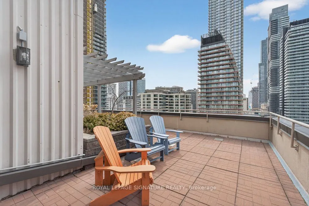 555 Yonge Street #707