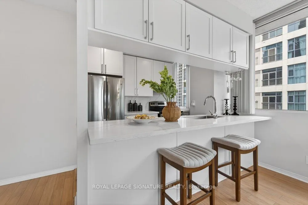 555 Yonge Street #707