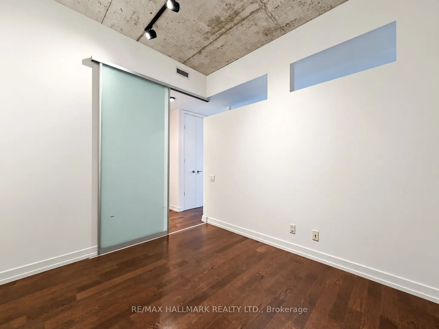 10 Morrison Street #807